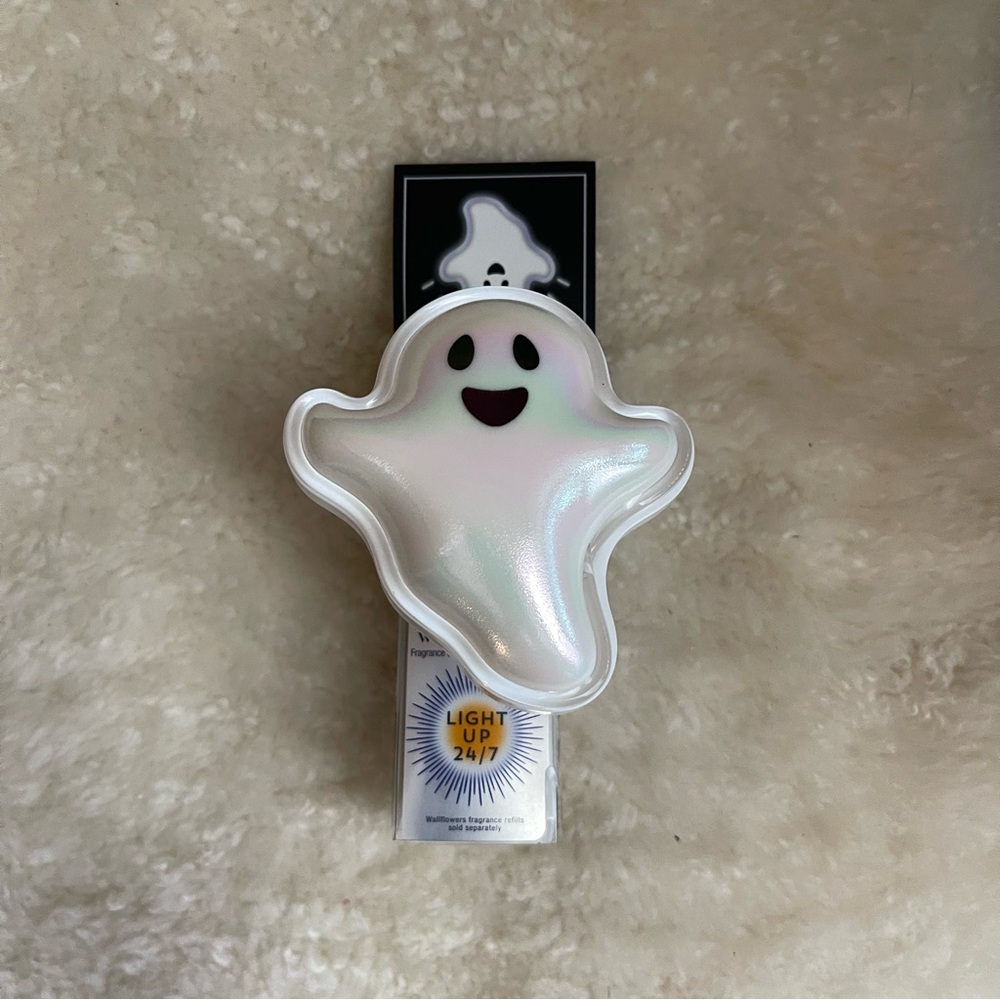 NWT Bath Body Works Ghost Halloween Wallflower Plug